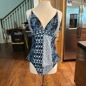 Sz XL Jessica Simpson Blue and White Asymmetrical Tankini Swimsuit